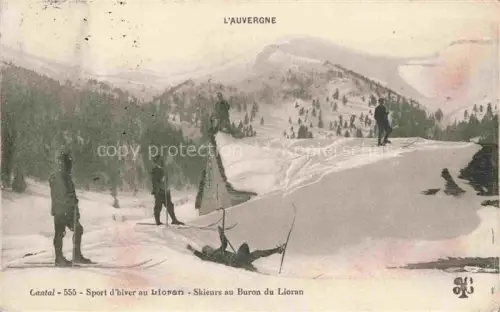 AK / Ansichtskarte Le Lioran Saint-Flour 1368m 15 Cantal Sport d'hiver au Lioran Skieurs au Baron