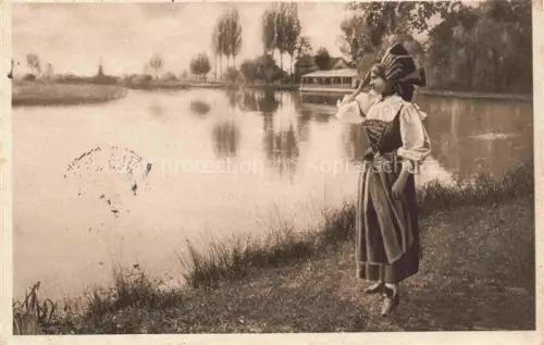 AK / Ansichtskarte Trachten Alsace Frau Lac Alsacienne 