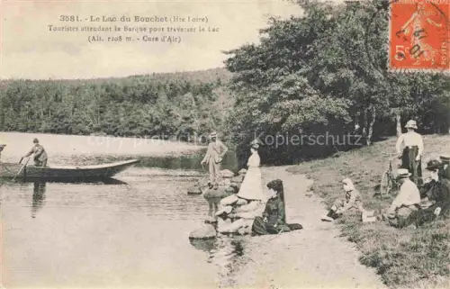 AK / Ansichtskarte le Lac du Bouchet Le Puy 43 Haute-Loire Touristes attendant la Barque pour traverser le Lac