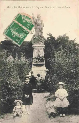 AK / Ansichtskarte La Bernerie-en-Retz Saint-Nazaire 44 Loire-Atlantique Le Square Statue de Sainte Anne
