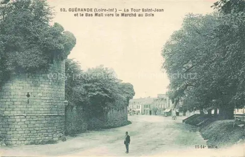 AK / Ansichtskarte Guerande Saint-Nazaire 44 Loire-Atlantique La Tour Saint Jean et le Bas Mall vers le Marche au Bois