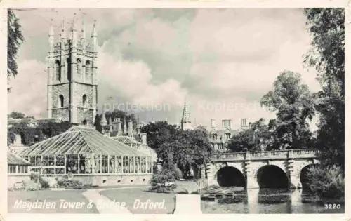 AK / Ansichtskarte OXFORD  Oxfordshire UK Magdalen Tower and Bridge