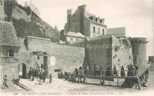 AK / Ansichtskarte Le Mont-Saint-Michel Entrée du Mont à l'arrivée du train