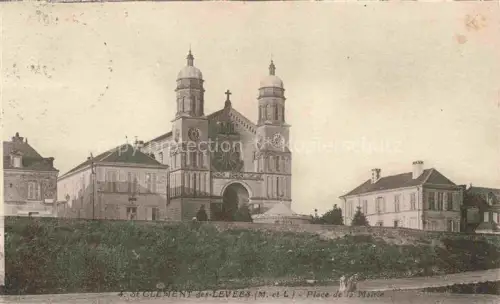 AK / Ansichtskarte St-Clement-des-Levees SAUMUR 49 Maine-et-Loire Place de la Mairie Eglise