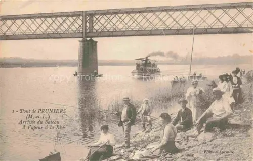AK / Ansichtskarte Pruniers ANGERS 49 Maine-et-Loire Le pont arrivée du bateau à vapeur à la Rive