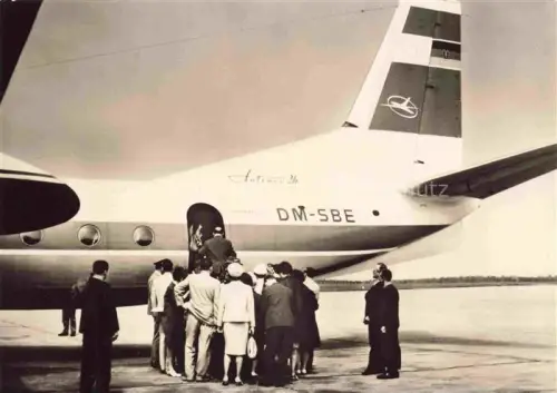 AK / Ansichtskarte FLUGZEUGE ZIVIL Interflug Turboprop An-24 