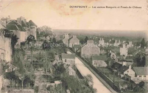 AK / Ansichtskarte Domfront  ALENCON 61 Orne Les anciens Remparts Fosses du Chateau Chateau 