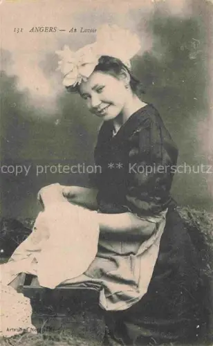 AK / Ansichtskarte ANGERS 49 Maine-et-Loire Au Lavoir Coiffes Angevines