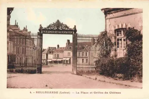 AK / Ansichtskarte Bellegarde Montargis 45 Loiret La Place et Grilles du Chateau