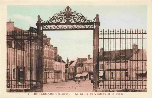 AK / Ansichtskarte Bellegarde Montargis 45 Loiret La Grille du Chateau et la Place