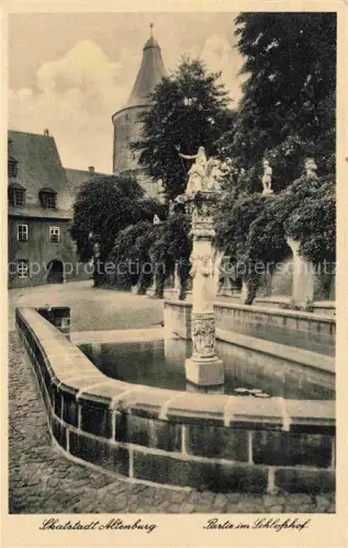 AK / Ansichtskarte ALTENBURG  (S.A.) Thueringen Partie im Schlosshof Brunnen Skatstadt