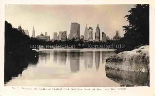 AK / Ansichtskarte NEW YORK City USA Lakes of Central Park Mid New York Skyline