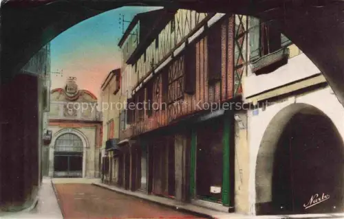 AK / Ansichtskarte VILLENEUVE-SUR-LOT 47 Lot-et-Garonne La Halle et une Vieille maison