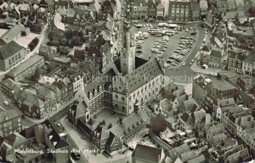 AK / Ansichtskarte MIDDELBURG  Zeeland NL Stadhuis met Markt Fliegeraufnahme