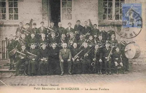 AK / Ansichtskarte St-Riquier Abbeville 80 Somme Petit Séminaire la Jeune Fanfare