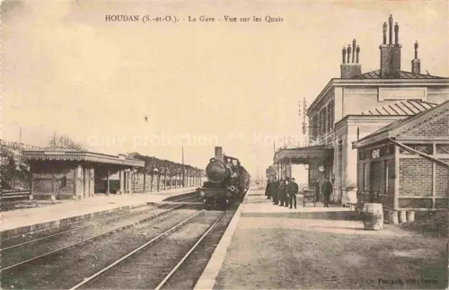 AK / Ansichtskarte Houdan Mantes-la-Jolie 78 Yvelins La Gare vue sur les quais Train