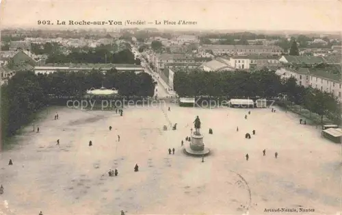 AK / Ansichtskarte LA ROCHE-SUR-YON 85 Vendee Place d'Armes Monument