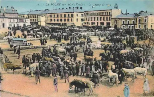 AK / Ansichtskarte LA ROCHE-SUR-YON 85 Vendee Le Champ de foire