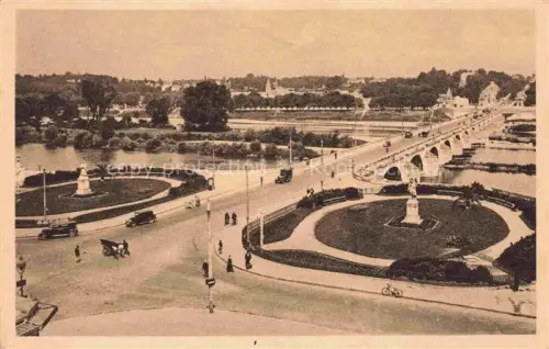 AK / Ansichtskarte TOURS 37 Indre-et-Loire Les Squares Rabelais et Descartes Pont sur Loire 