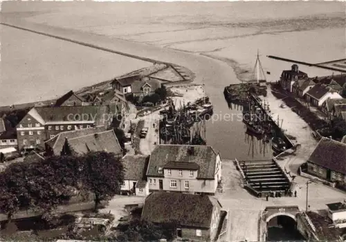 AK / Ansichtskarte Neuharlingersiel Teilansicht mit Hafen