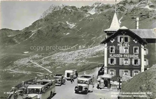 AK / Ansichtskarte Postauto Postbus Omnibus Hotel Klausenpass hoehe Schaechentaler Windgaellen Schweiz