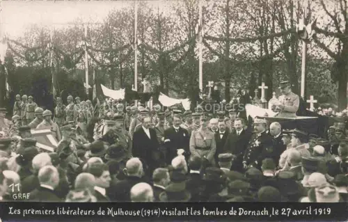 AK / Ansichtskarte Dornach  Mulhouse 68 Haut-Rhin Les premiers libérateurs de Mulhouse visitant les tombes de Dornach