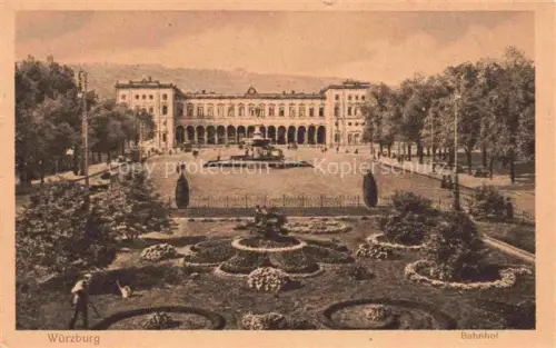AK / Ansichtskarte WueRZBURG Bayern Bahnhof