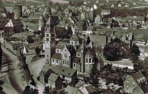 AK / Ansichtskarte Mayen Eifel Rheinland-Pfalz Ansicht mit Herz-Jesu-Kirche und Genovevaburg