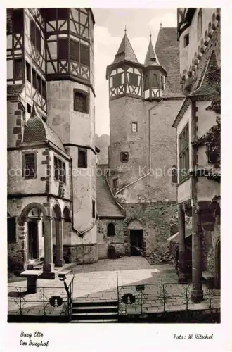 AK / Ansichtskarte Wierschem Burg Eltz Burghof