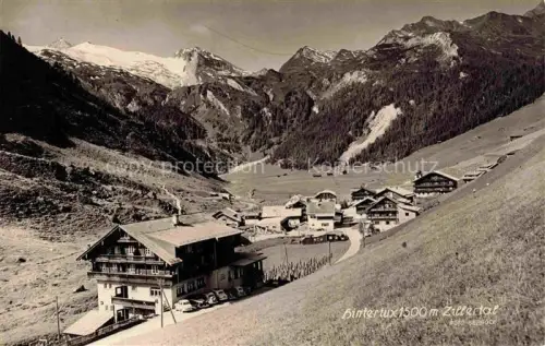 AK / Ansichtskarte Hintertux Tux Zillertal Tirol AT Panorama Bergdorf Zillertaler Alpen