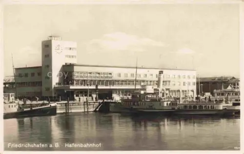 AK / Ansichtskarte FRIEDRICHSHAFEN Bodensee Hafenbahnhof Faehre