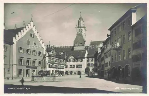 AK / Ansichtskarte ueberlingen Bodensee BW Motiv im Stadtzentrum Kirche Giebelhaus