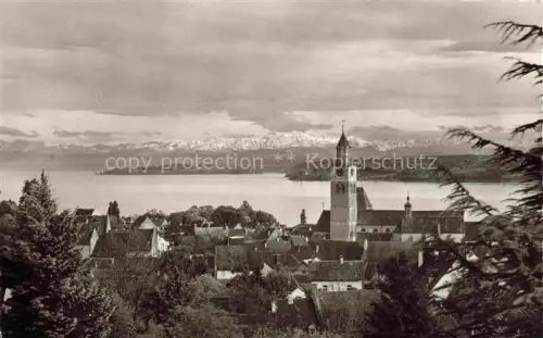 AK / Ansichtskarte ueberlingen Bodensee BW Teilansicht mit Kirche Blick auf Insel Mainau und Schweizer Alpen
