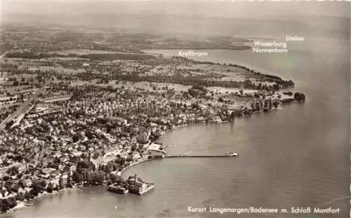 AK / Ansichtskarte Langenargen Bodensee Panorama Kurort mit Schloss Montfort
