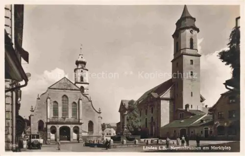 AK / Ansichtskarte LINDAU  Bodensee Bayern Neptunbrunnen am Marktplatz Kirche