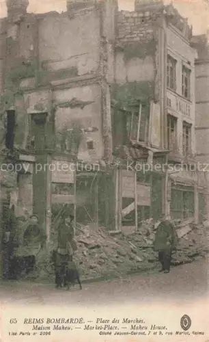 AK / Ansichtskarte REIMS 51 Marne Bombarde Place des Marches