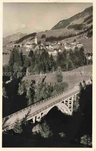 AK / Ansichtskarte Riezlern Kleinwalsertal Vorarlberg AT Panorama mit Breitachbruecke