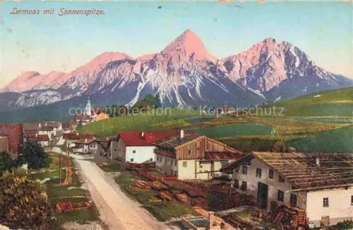 AK / Ansichtskarte Lermoos Tirol AT Ortsansicht mit Blick gegen Sonnenspitze Mieminger Kette