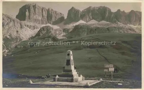 AK / Ansichtskarte Passo Pordoi Pordoipass 2239m Canazei Trento IT Sasso Lungo Denkmal