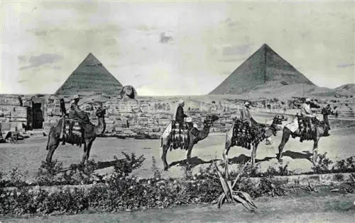 AK / Ansichtskarte Giza Gizeh Egypt Kamele Pyramiden 