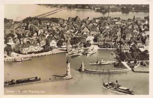 AK / Ansichtskarte LINDAU  Bodensee Bayern Fliegeraufnahme Hafeneinfahrt