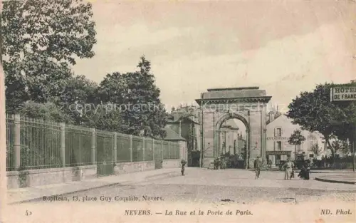 AK / Ansichtskarte NEVERS 58 Nievre La Rue et le Porte de Paris