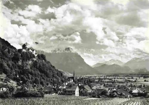 AK / Ansichtskarte Vaduz Liechtenstein FL Panorama mit Schloss Vaduz