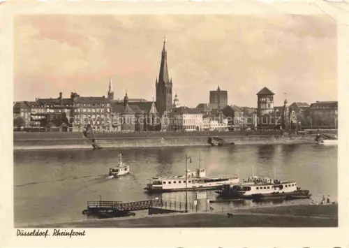 AK / Ansichtskarte DuessELDORF  CITY Rheinfront Anleger Fahrgastschiff Blick zur Stadt