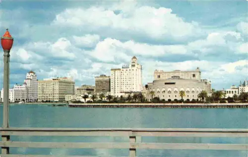 AK / Ansichtskarte Long Beach California USA Part of the ocean-front skyling along Pike and East Seaside Boulevard Rainbow Pier