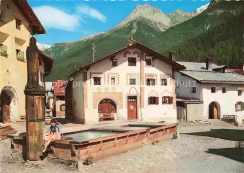 AK / Ansichtskarte Scuol Schuls GR Dorfbrunnen Bemaltes Hus