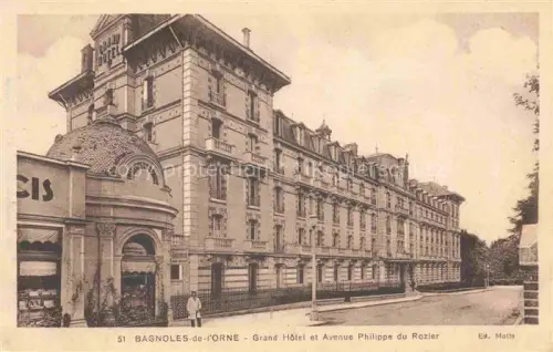 AK / Ansichtskarte Bagnoles-de-l Orne 61 Grand Hôtel et Avenue Philippe du Rozier