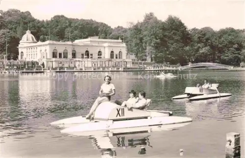 AK / Ansichtskarte Bagnoles-de-l Orne 61 Station Thermale Casino du Lac et les pédalos