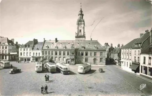 AK / Ansichtskarte Hesdin Montreuil 62 Pas-de-Calais Hôtel de Ville et la place