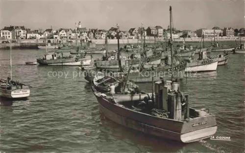 AK / Ansichtskarte QUIBERON Lorient 56 Morbihan La Plage Fischerboote 
